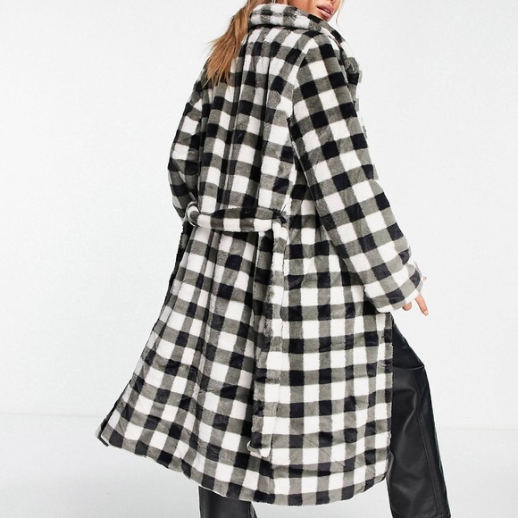 Misguided faux fur oversized coat in gingham - Picture 2 of 5